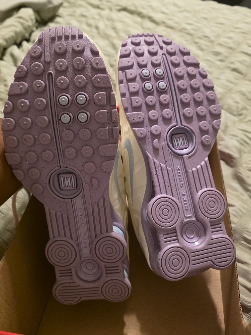 Nike Shox- 6.5Y (8 Women's) - Picture 3 of 5